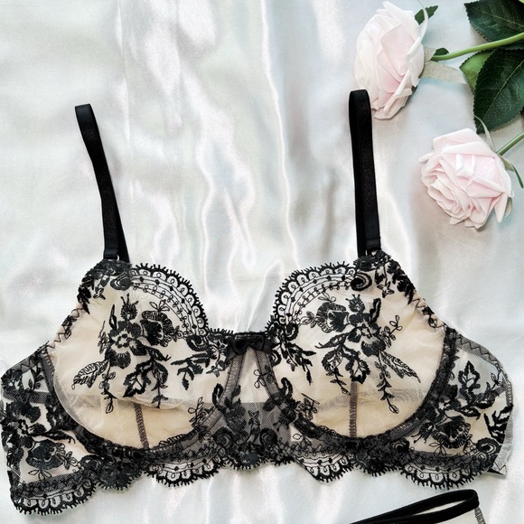 Black Lace Lingerie Set - Picture 6 of 9